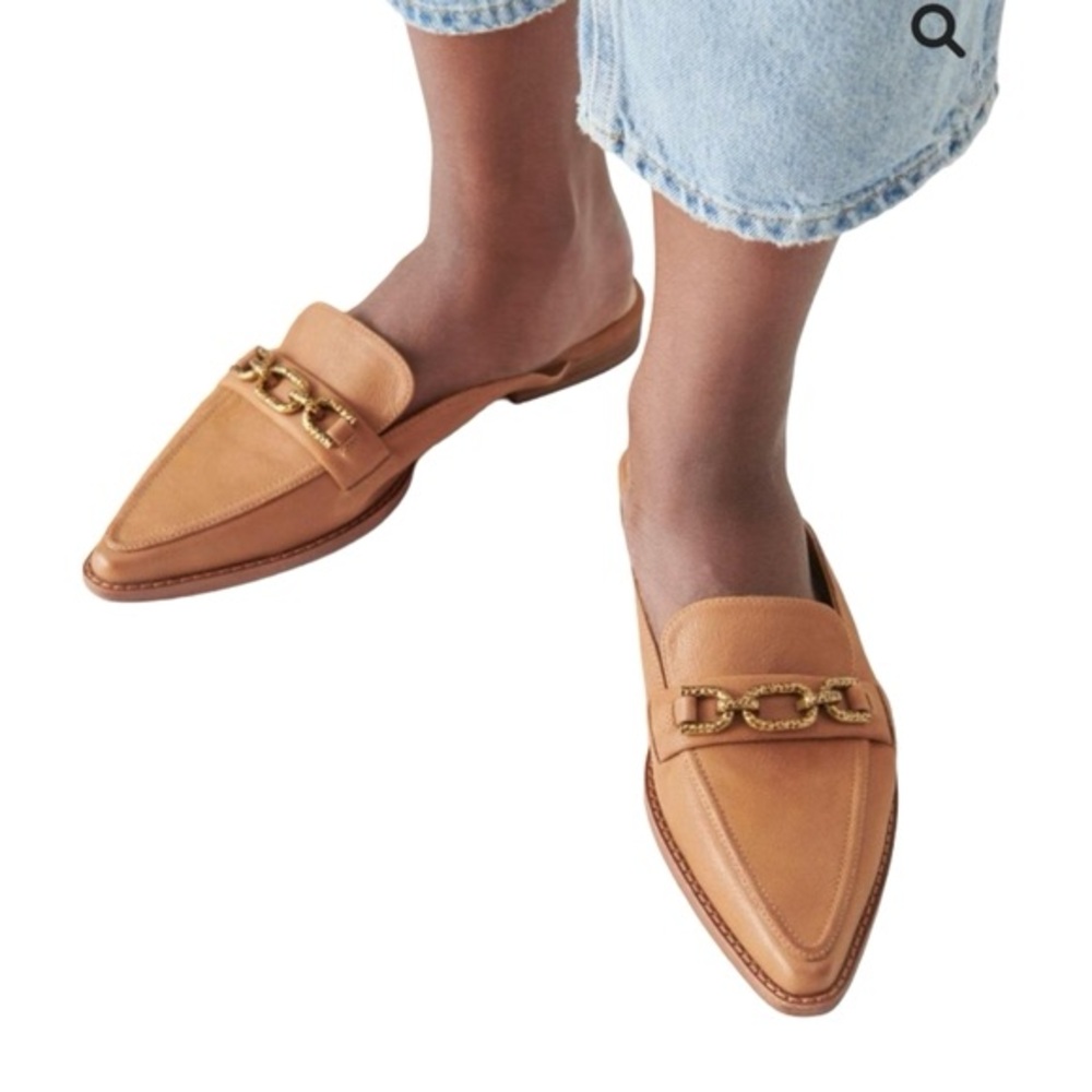 Dolce Vita 8 Brown Leather Sidon Flats
**NEVER WORN